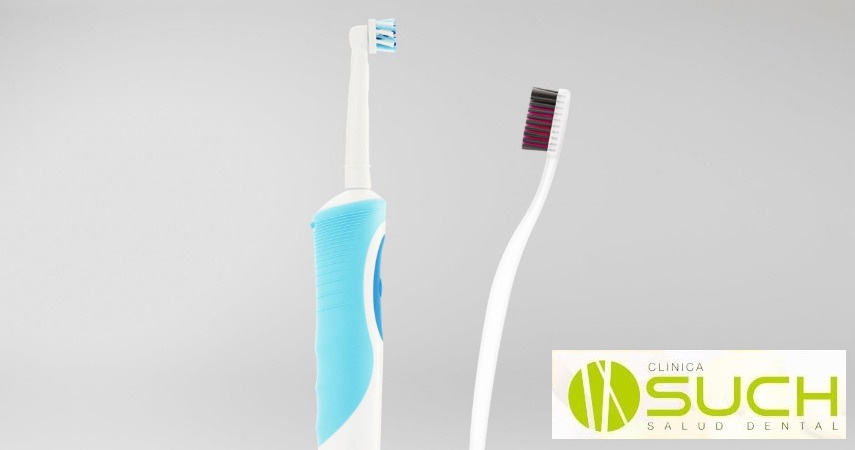 La forma correcta de usar un cepillo de dientes eléctrico (Parte 1)